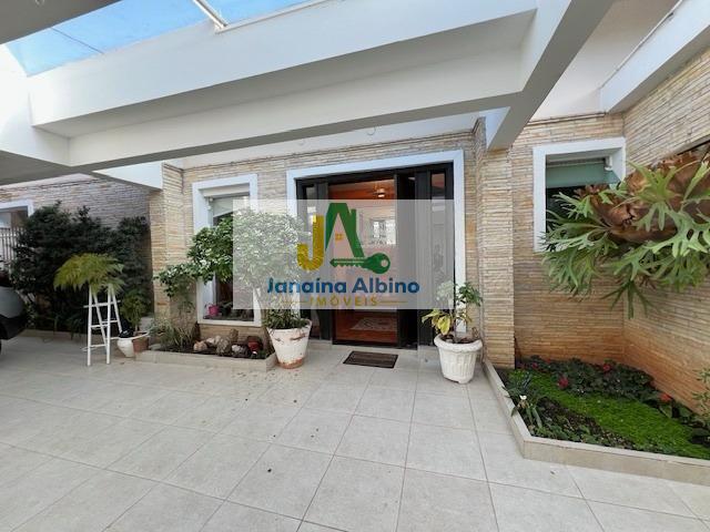 Casa, 4 quartos, 256 m² - Foto 1